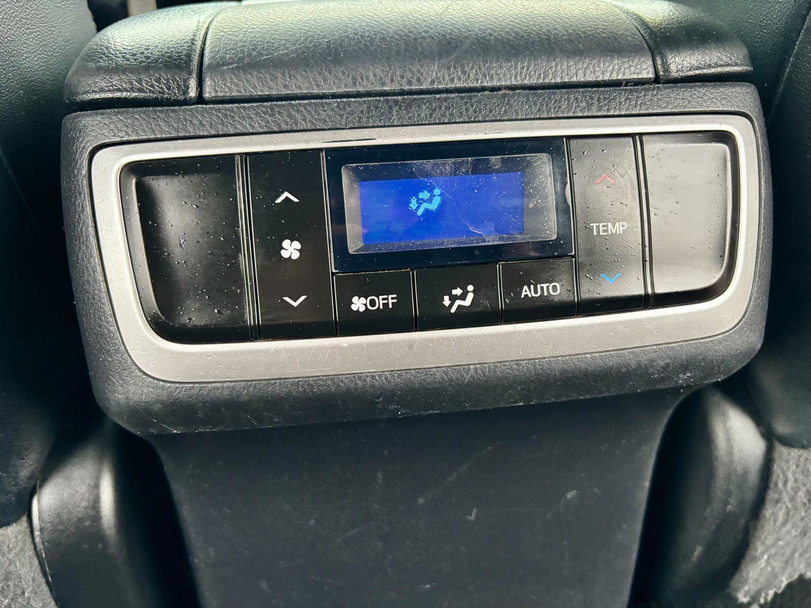 Used 2018 Toyota Highlander Plus AWD/4WD image 24