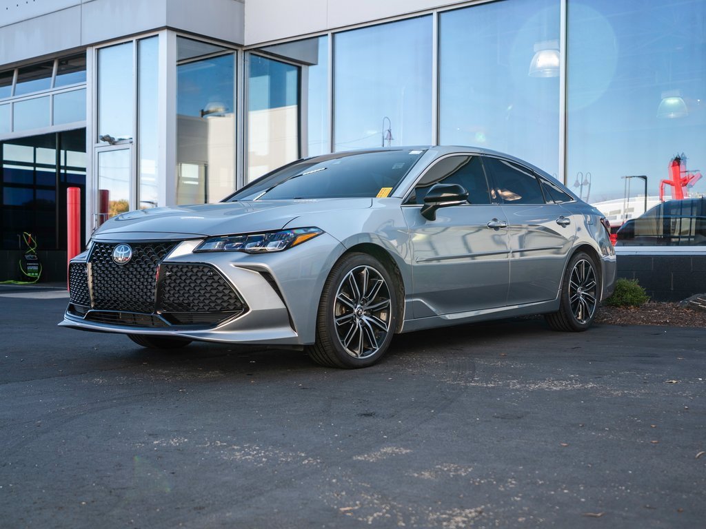 Used 2019 Toyota Avalon XSE image 3