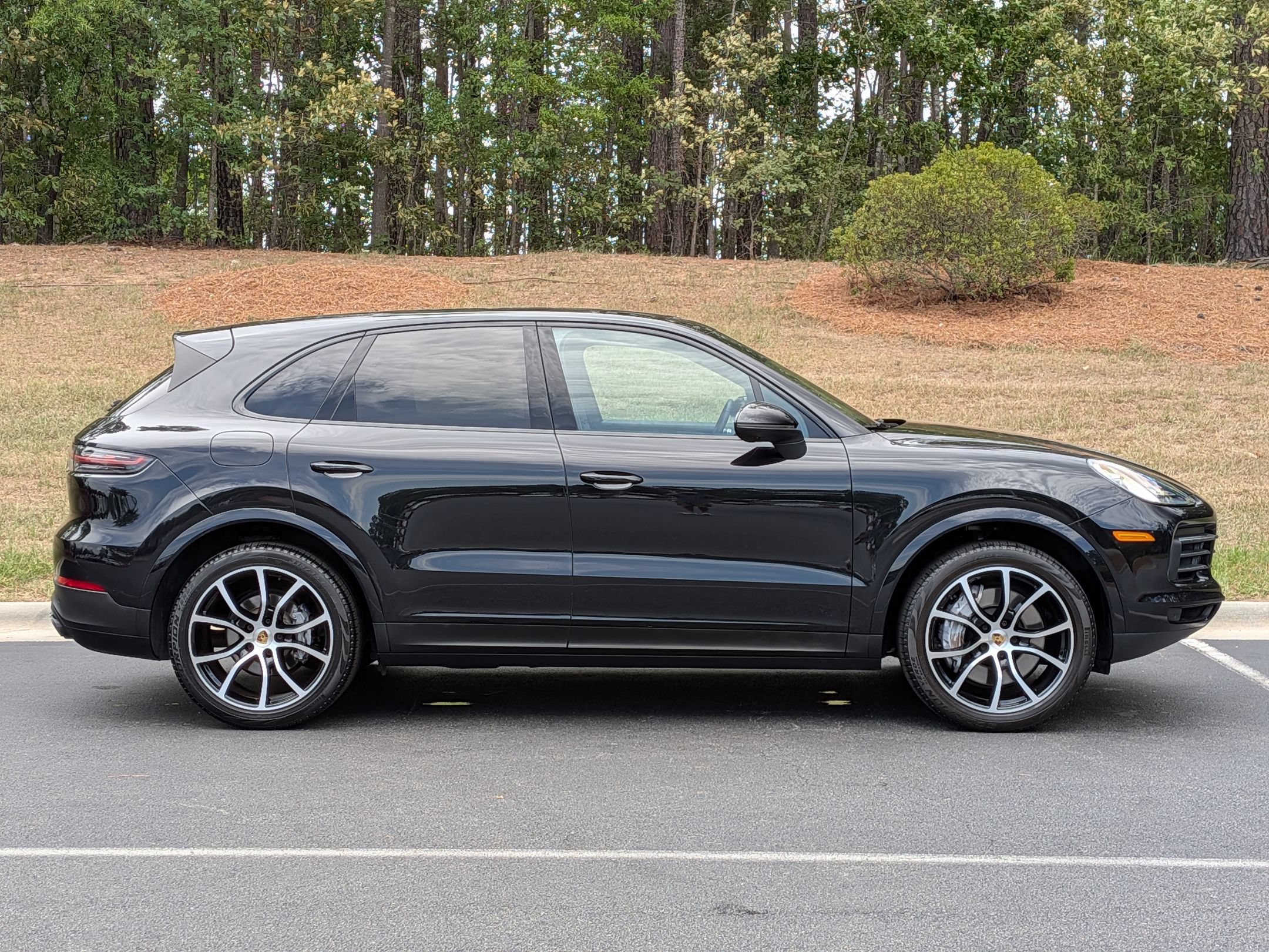 Certified 2022 Porsche Cayenne Platinum Edition AWD/4WD image 32