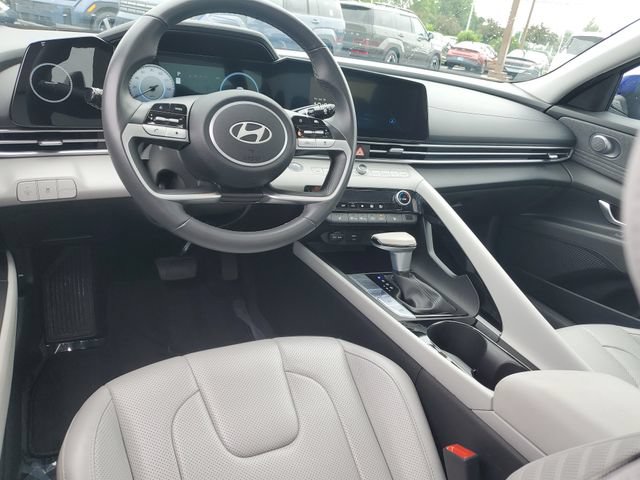 Certified 2025 Hyundai Elantra Limited FWD image 10