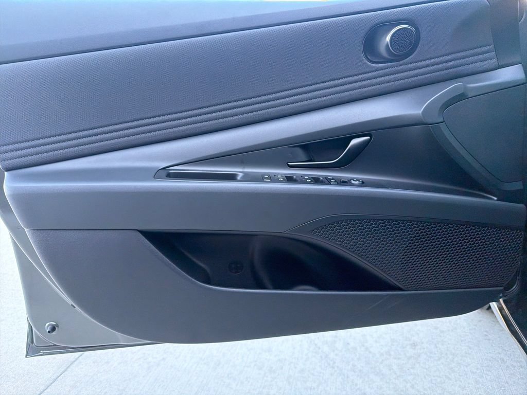 New 2026 Hyundai Elantra SEL Sport FWD image 17