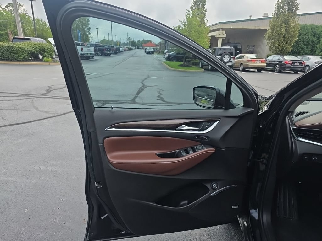 Used 2018 Buick Enclave Avenir w/ Avenir Technology Package AWD/4WD image 13