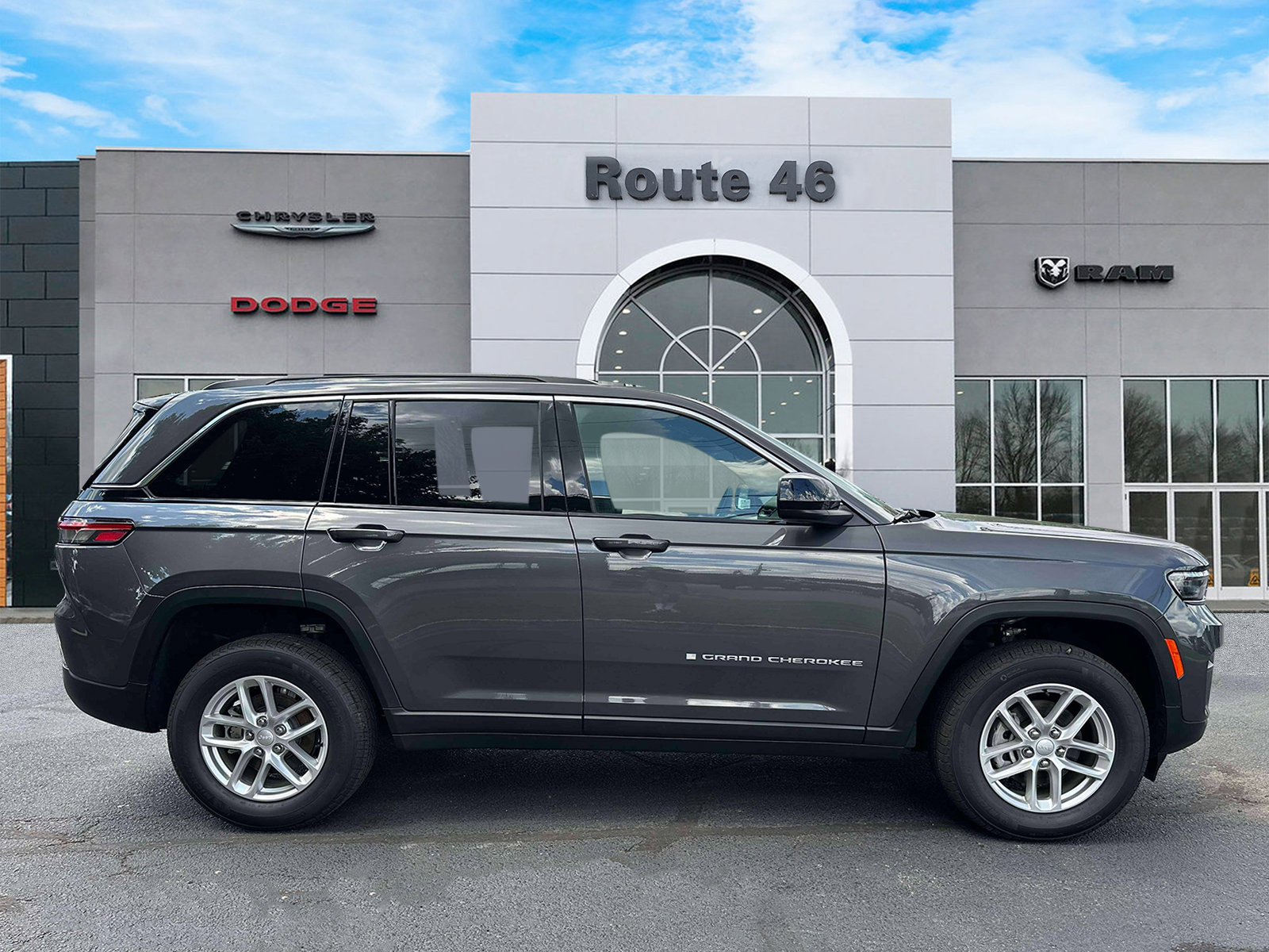 Used 2025 Jeep Grand Cherokee 4WD image 6