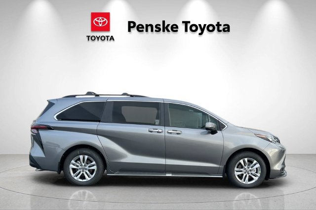 New 2026 Toyota Sienna XLE AWD/4WD image 3