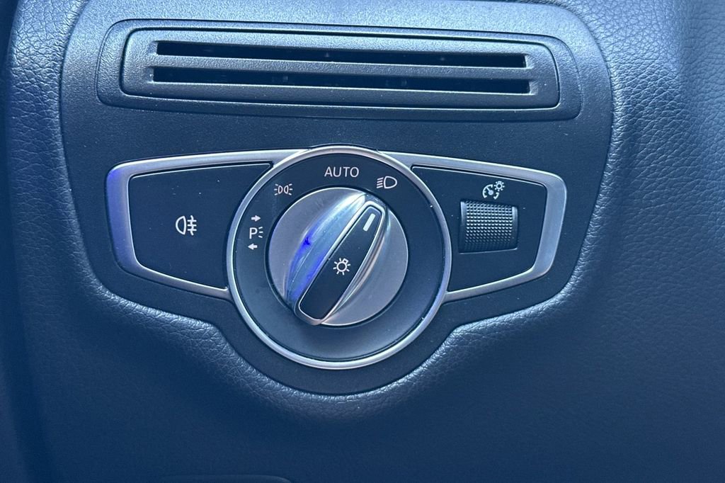 Used 2020 Mercedes-Benz GLC 300 4MATIC image 31