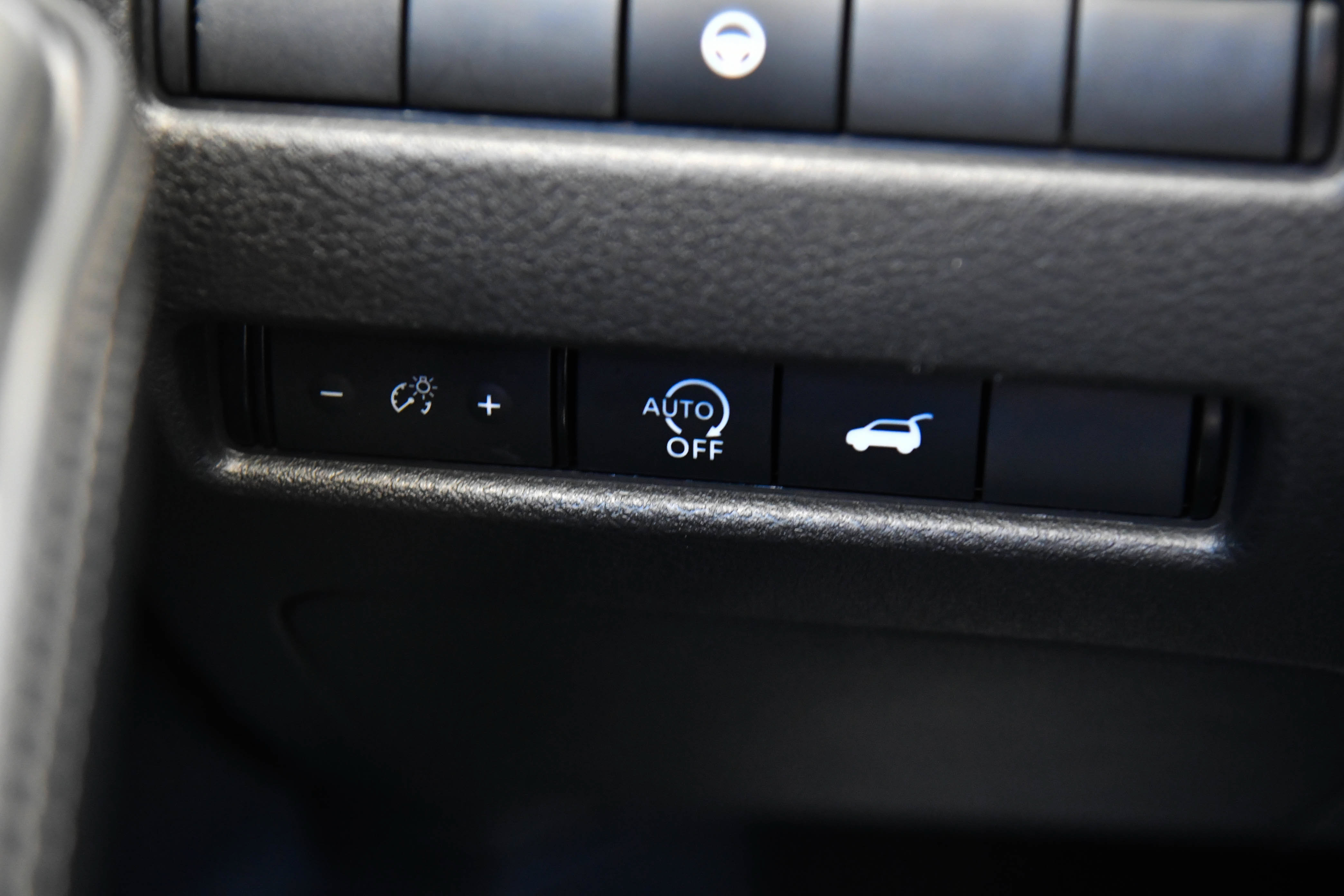 Used 2025 Nissan Rogue SV FWD image 32