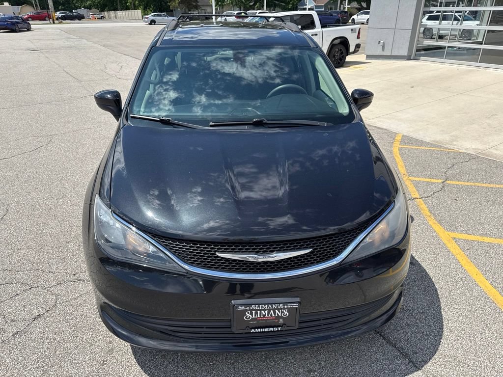Used 2017 Chrysler Pacifica Touring FWD image 10