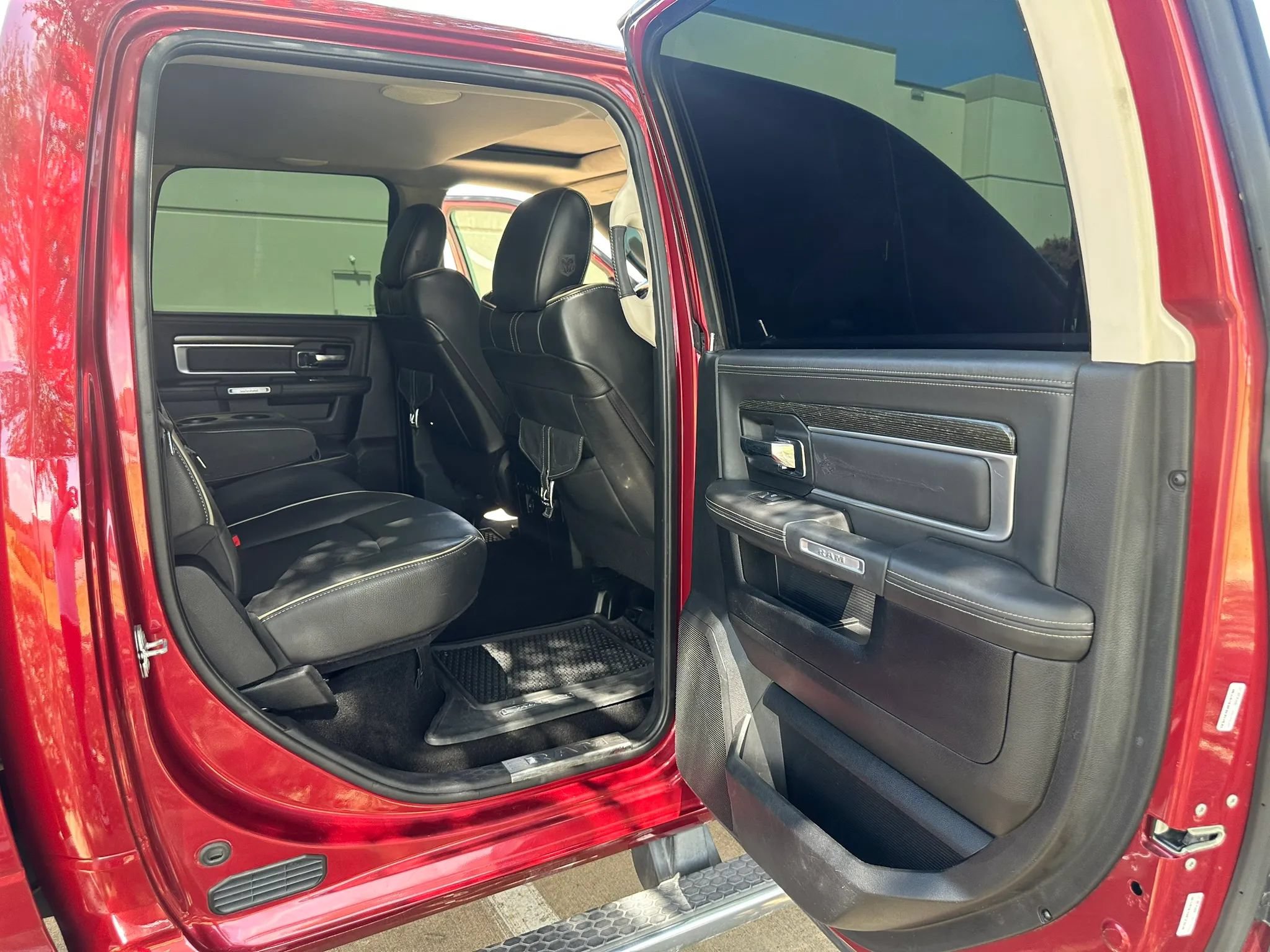 Used 2015 RAM 2500 Limited AWD/4WD image 29