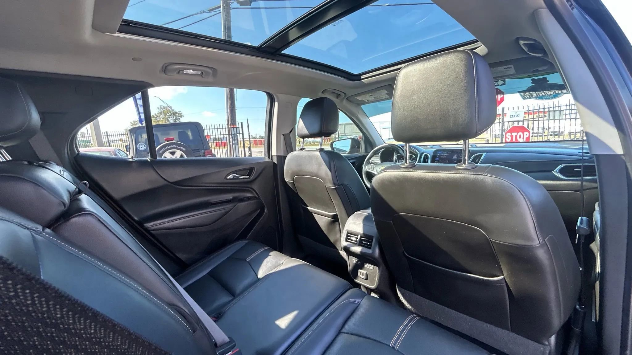 Used 2022 Chevrolet Equinox Premier image 13