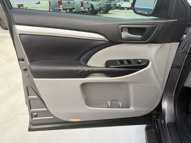 Used 2015 Toyota Highlander XLE AWD/4WD image 9