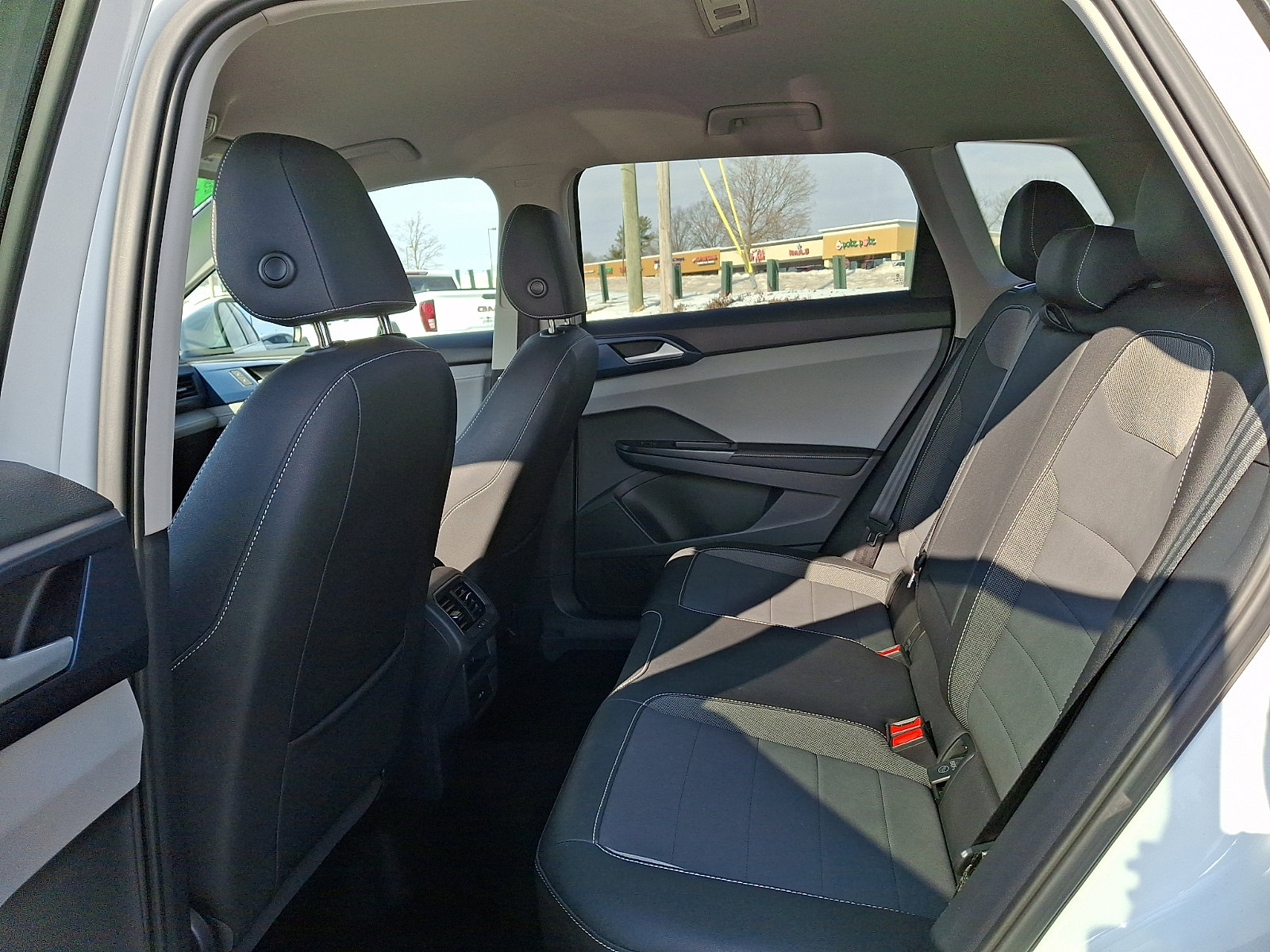 Used 2024 Volkswagen Taos SE image 10