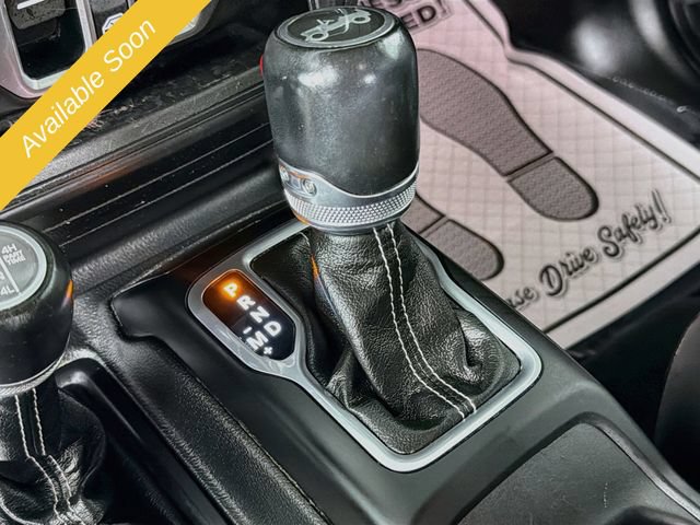 Used 2018 Jeep Wrangler Unlimited Sahara w/ Uconnect 4C Nav & Sound Group AWD/4WD image 17