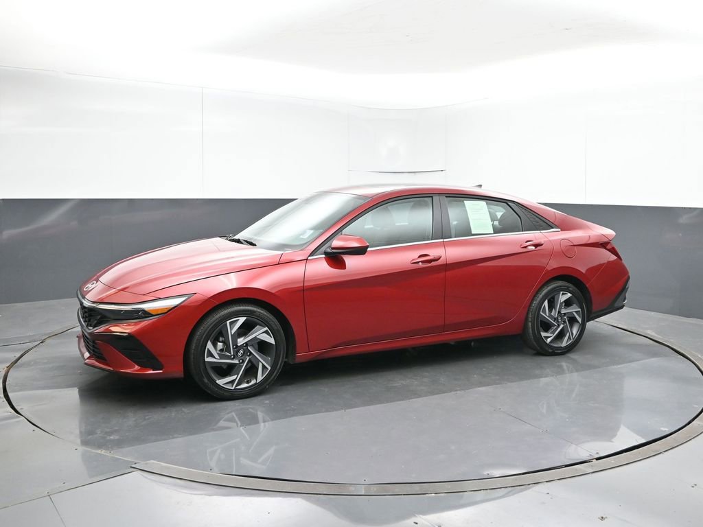 Used 2025 Hyundai Elantra SEL image 2