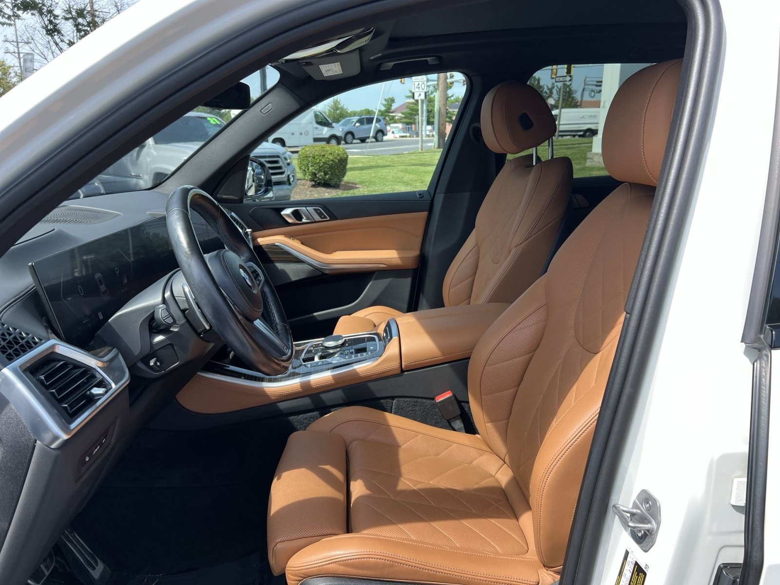 Used 2024 BMW X5 xDrive40i w/ M Sport Package AWD/4WD image 13