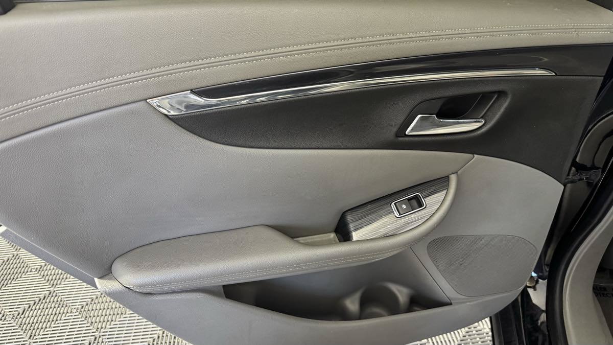 Used 2017 Chevrolet Impala Premier FWD image 28