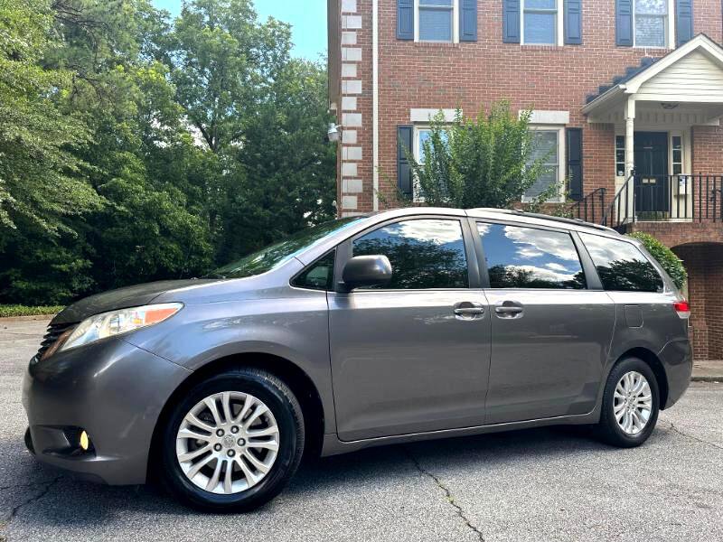 Used 2011 Toyota Sienna Limited image 1
