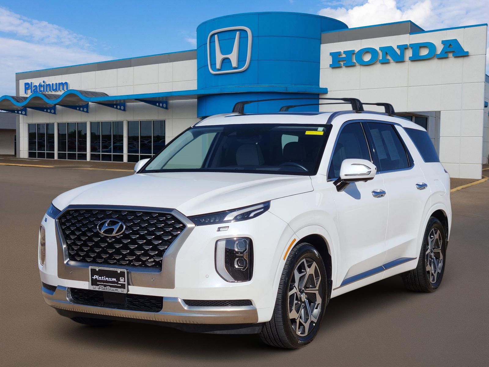 Used 2022 Hyundai Palisade Calligraphy image 2
