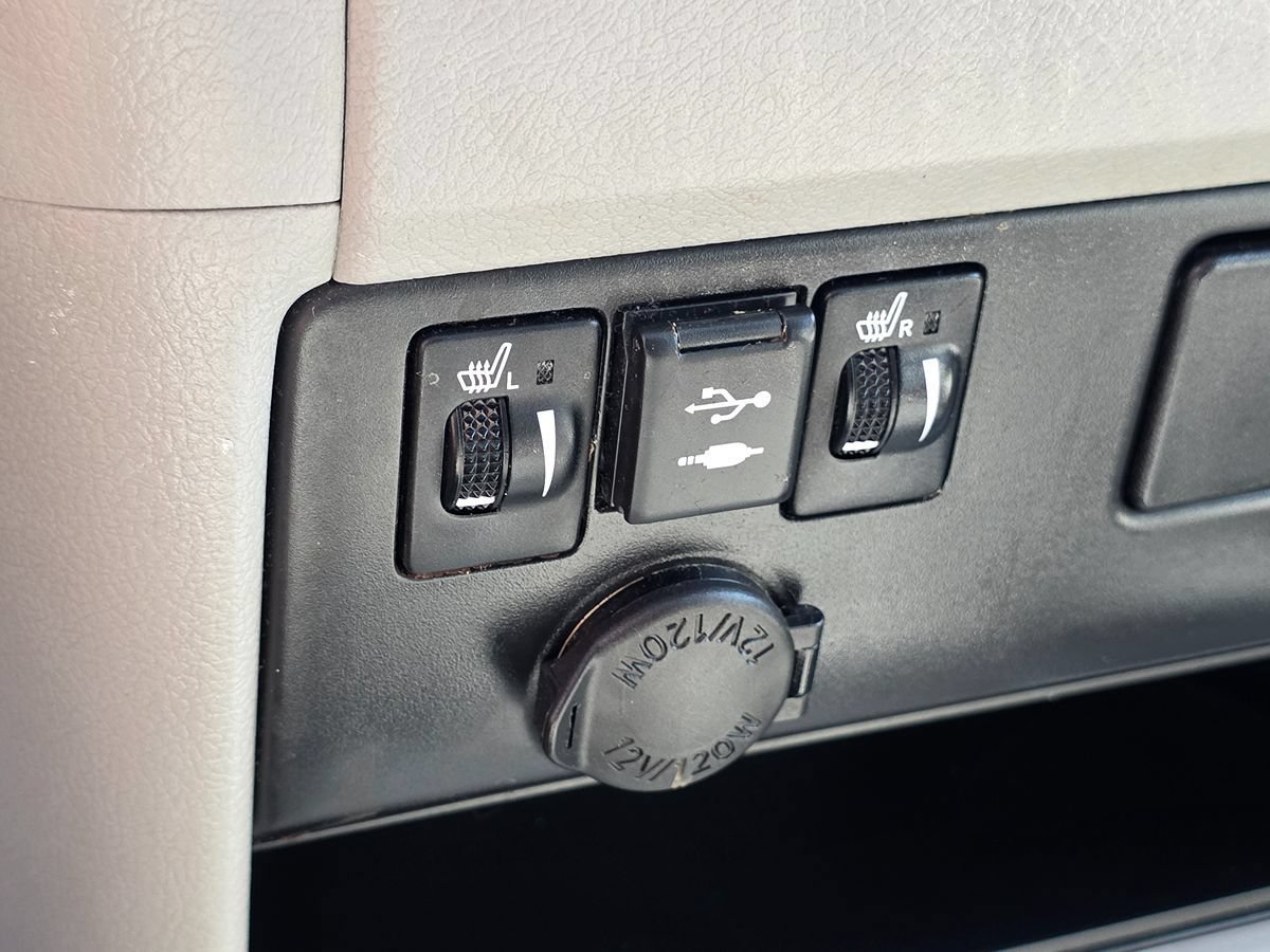 Used 2019 Toyota Sienna XLE w/ XLE Navigation Package FWD image 47