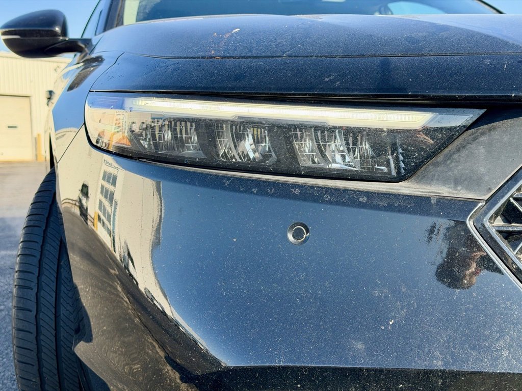 Used 2023 Honda Accord Touring image 3