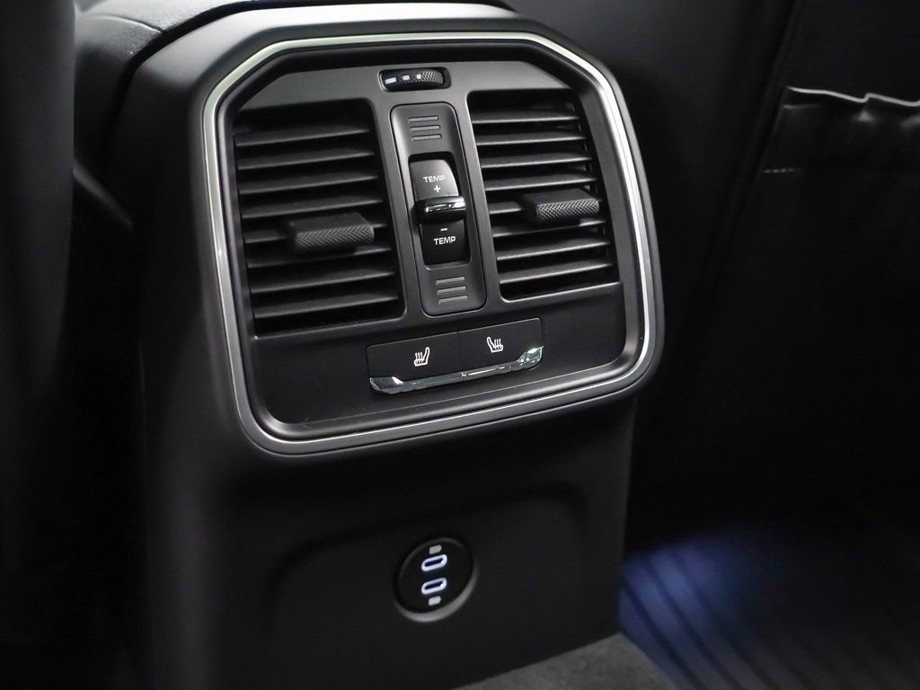 Certified 2025 Porsche Macan image 20