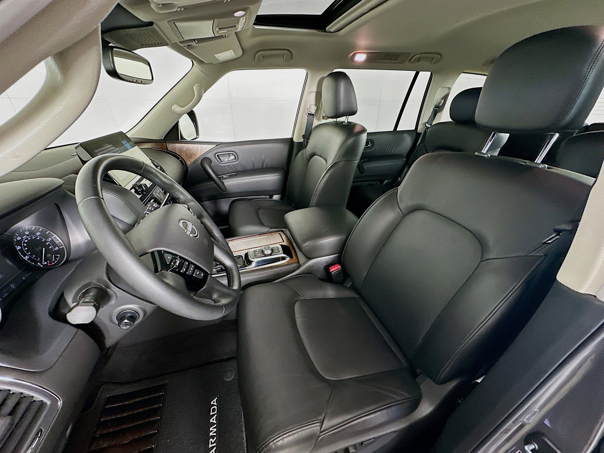 Used 2024 Nissan Armada SL w/ Captain's Chairs Package image 13