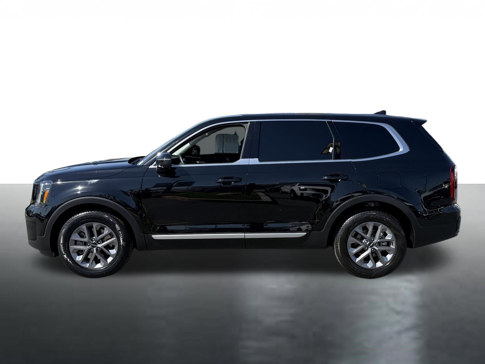 Certified 2025 Kia Telluride LX image 5