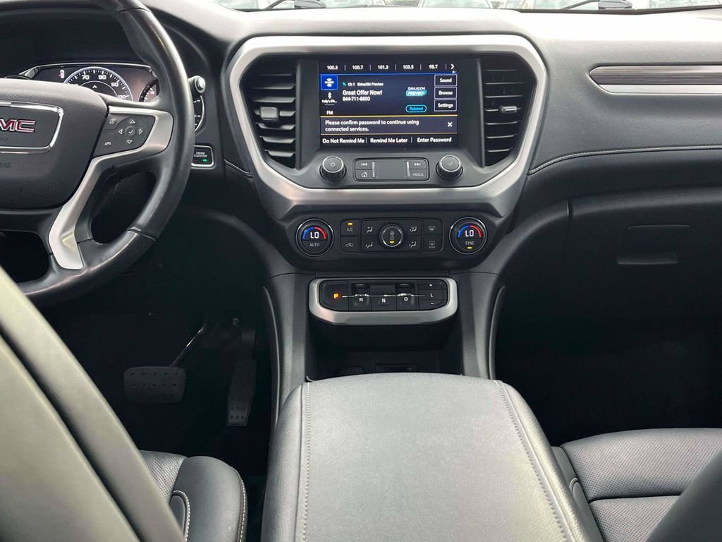 Used 2021 GMC Acadia SLT w/ Technology Package AWD/4WD image 3