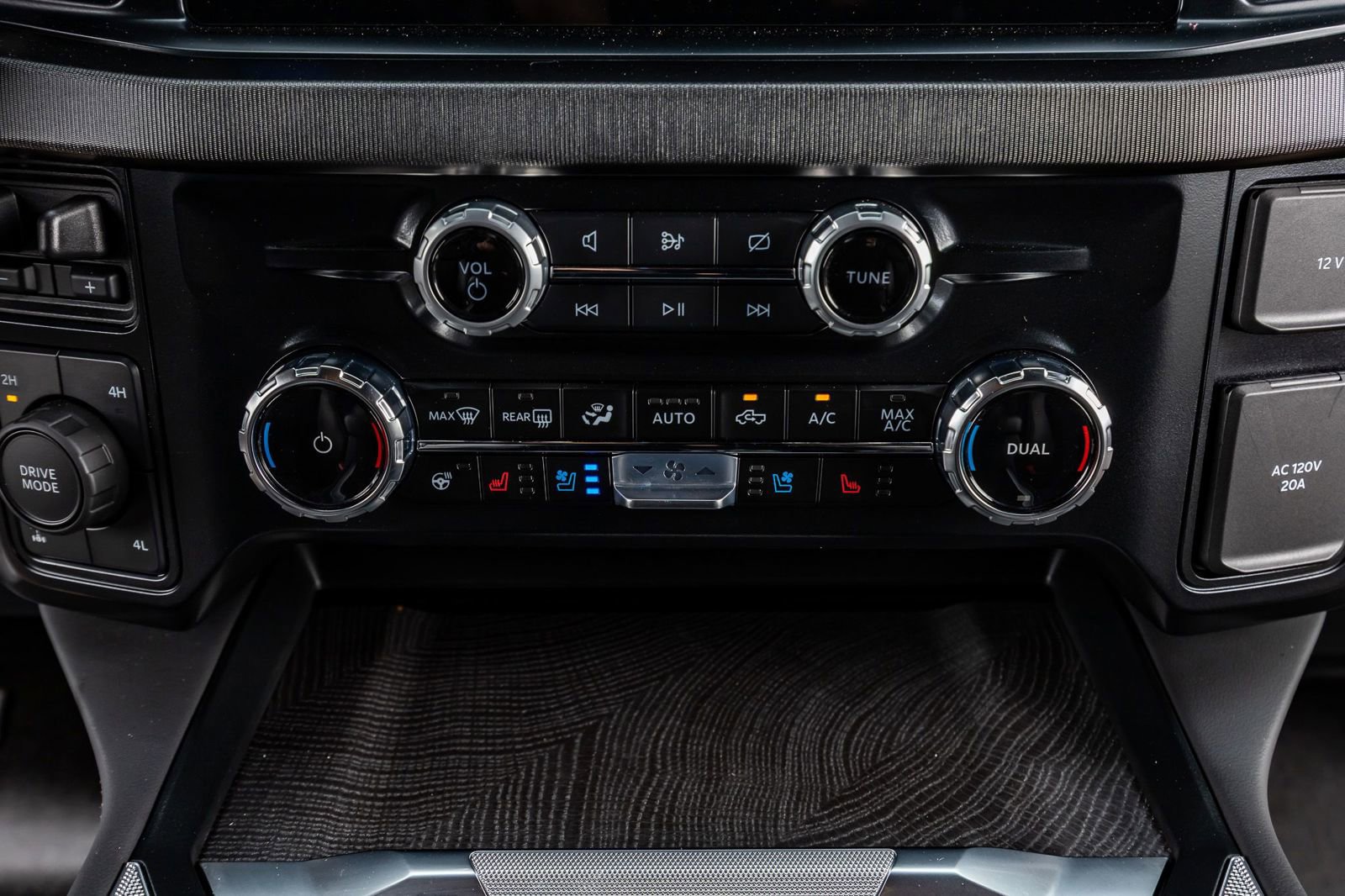 Used 2024 Ford F350 Platinum image 26