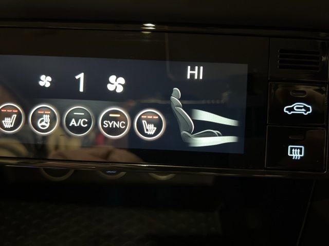 Used 2025 Genesis G70 2.5T image 31