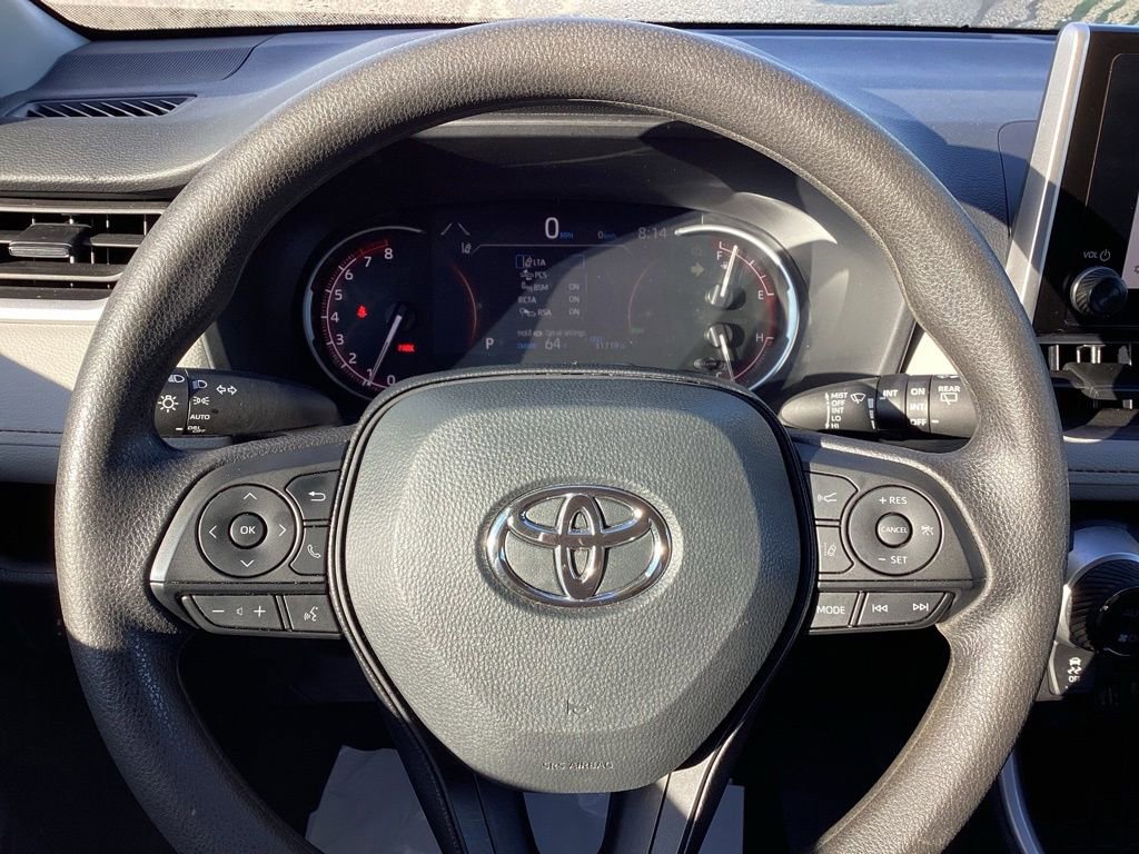 Used 2025 Toyota RAV4 XLE AWD/4WD image 26