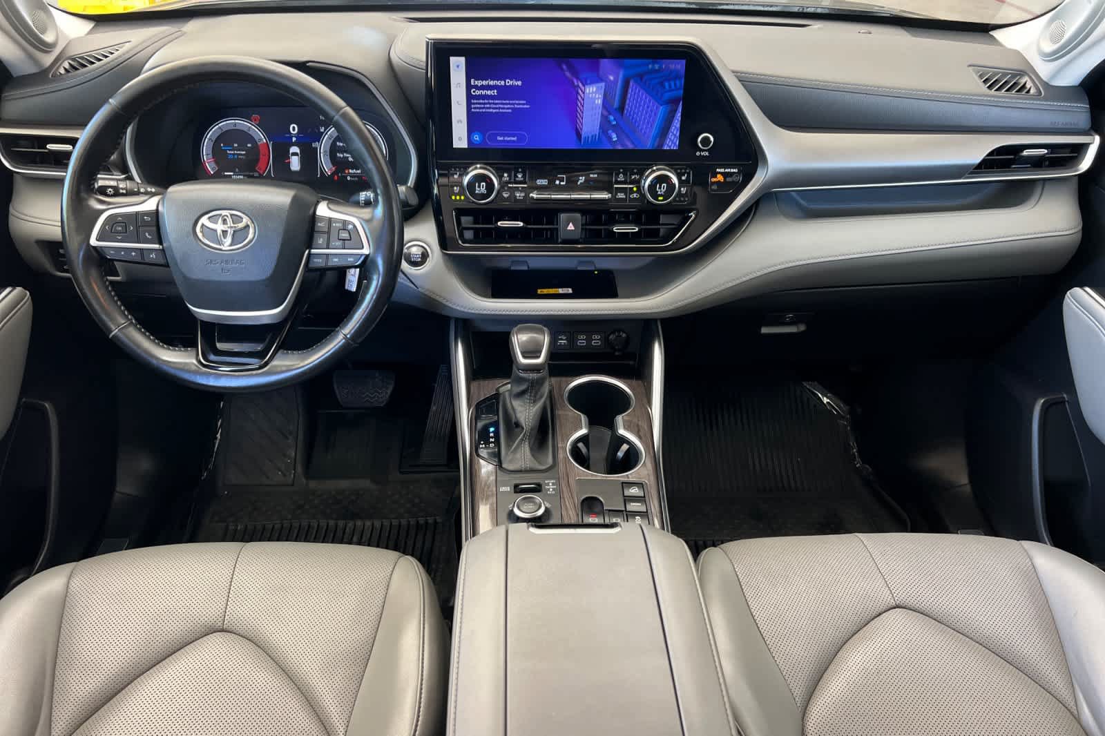 Used 2023 Toyota Highlander Limited AWD/4WD image 3