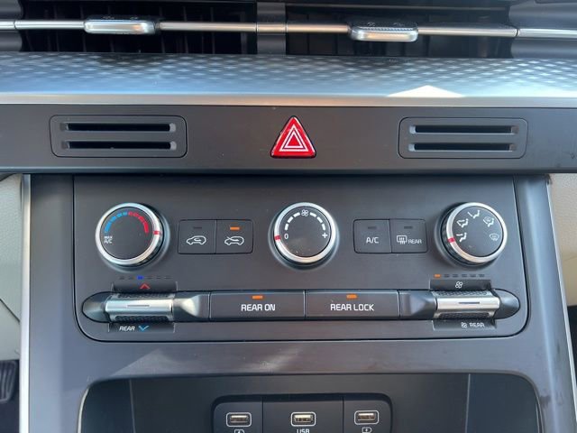 Certified 2024 Kia Carnival LX image 21