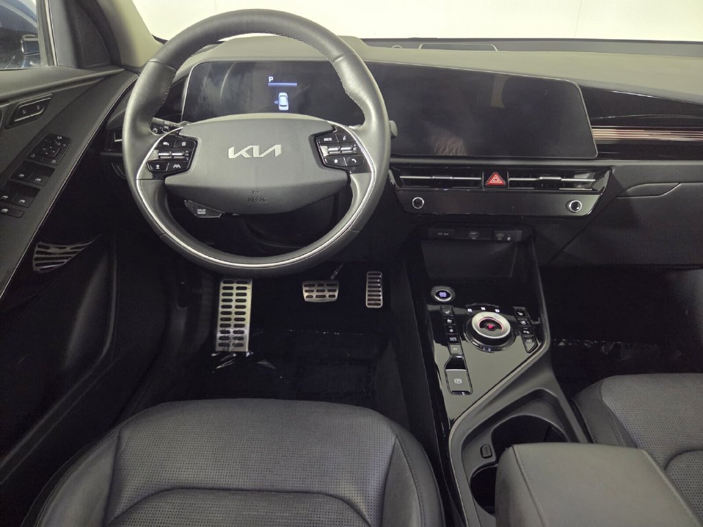 Used 2023 Kia Niro SX Touring FWD image 25