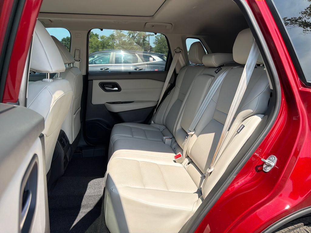Used 2023 Nissan Rogue SV w/ SV Premium B Package FWD image 29