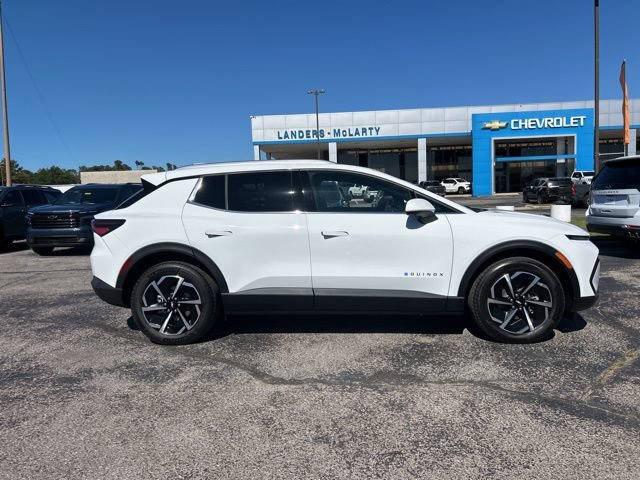 New 2026 Chevrolet Equinox EV LT image 2