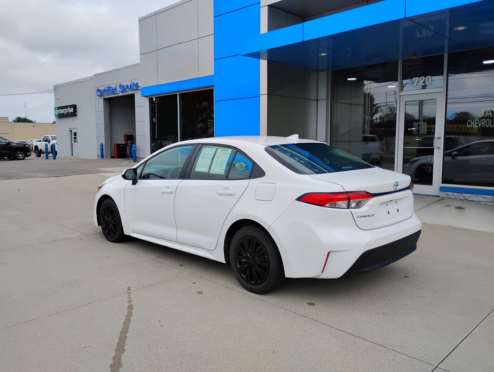 Used 2024 Toyota Corolla LE FWD image 9