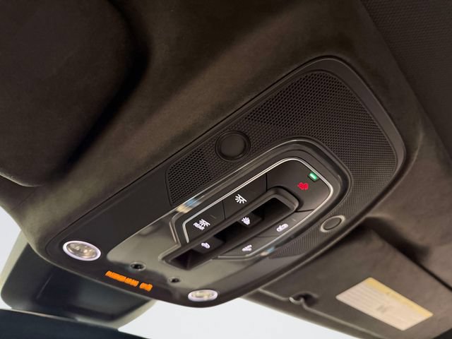 Used 2025 Lamborghini Urus SE AWD/4WD image 32
