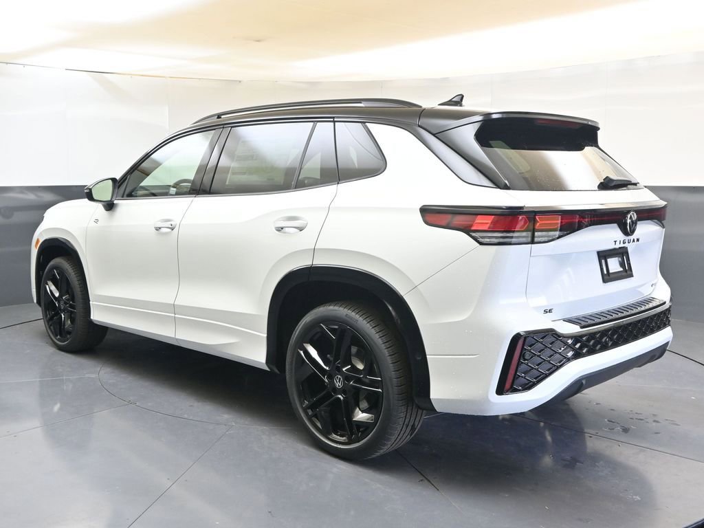 New 2026 Volkswagen Tiguan SE R-Line image 3