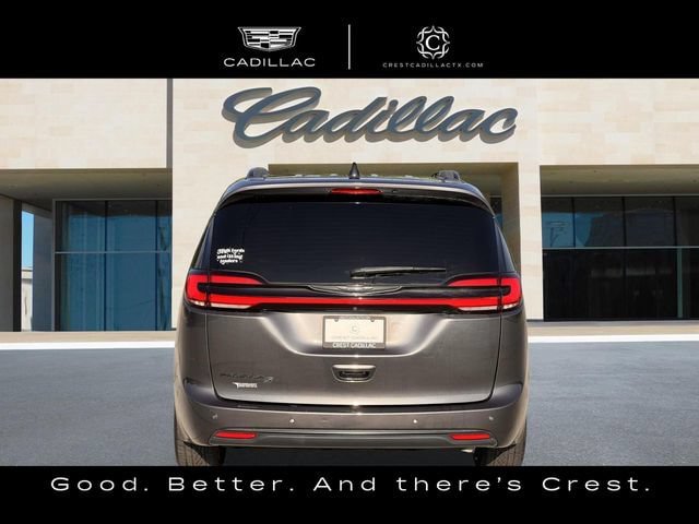 Used 2023 Chrysler Pacifica Touring-L w/ S Appearance Package FWD image 4