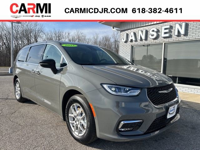 New 2025 Chrysler Pacifica Select