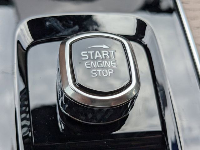 New 2025 Volvo XC90 B5 Plus w/ Protection Package Premier image 36