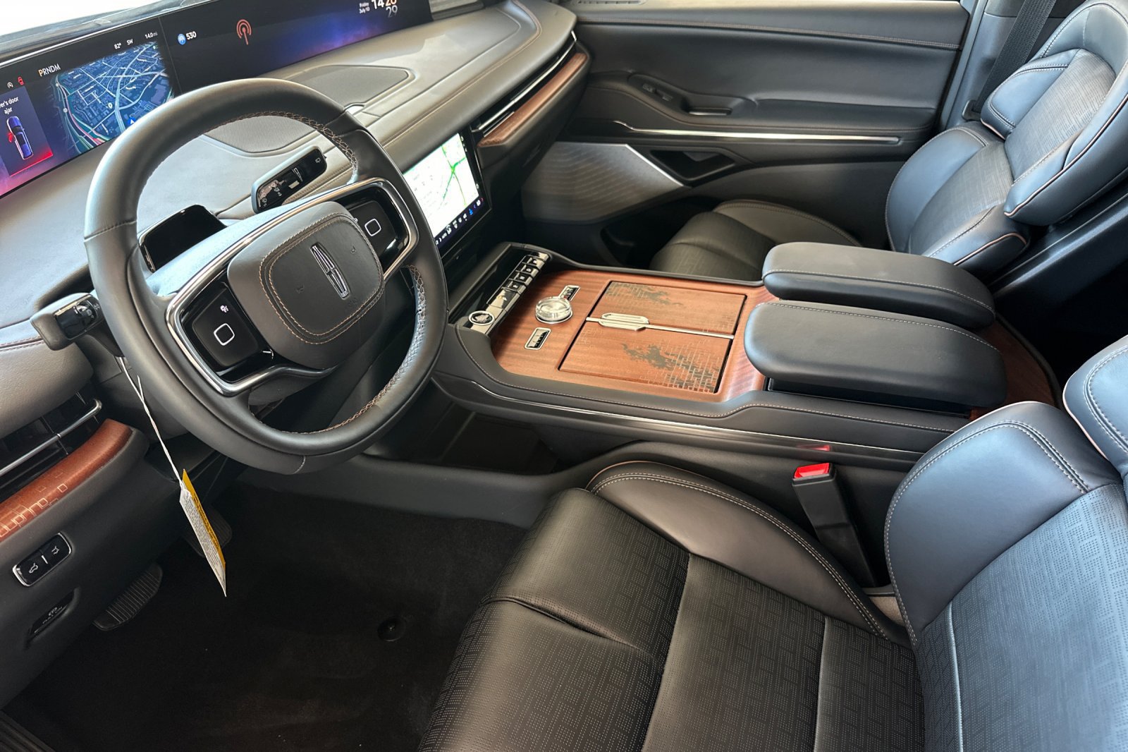New 2026 Lincoln Navigator Black Label AWD/4WD image 9
