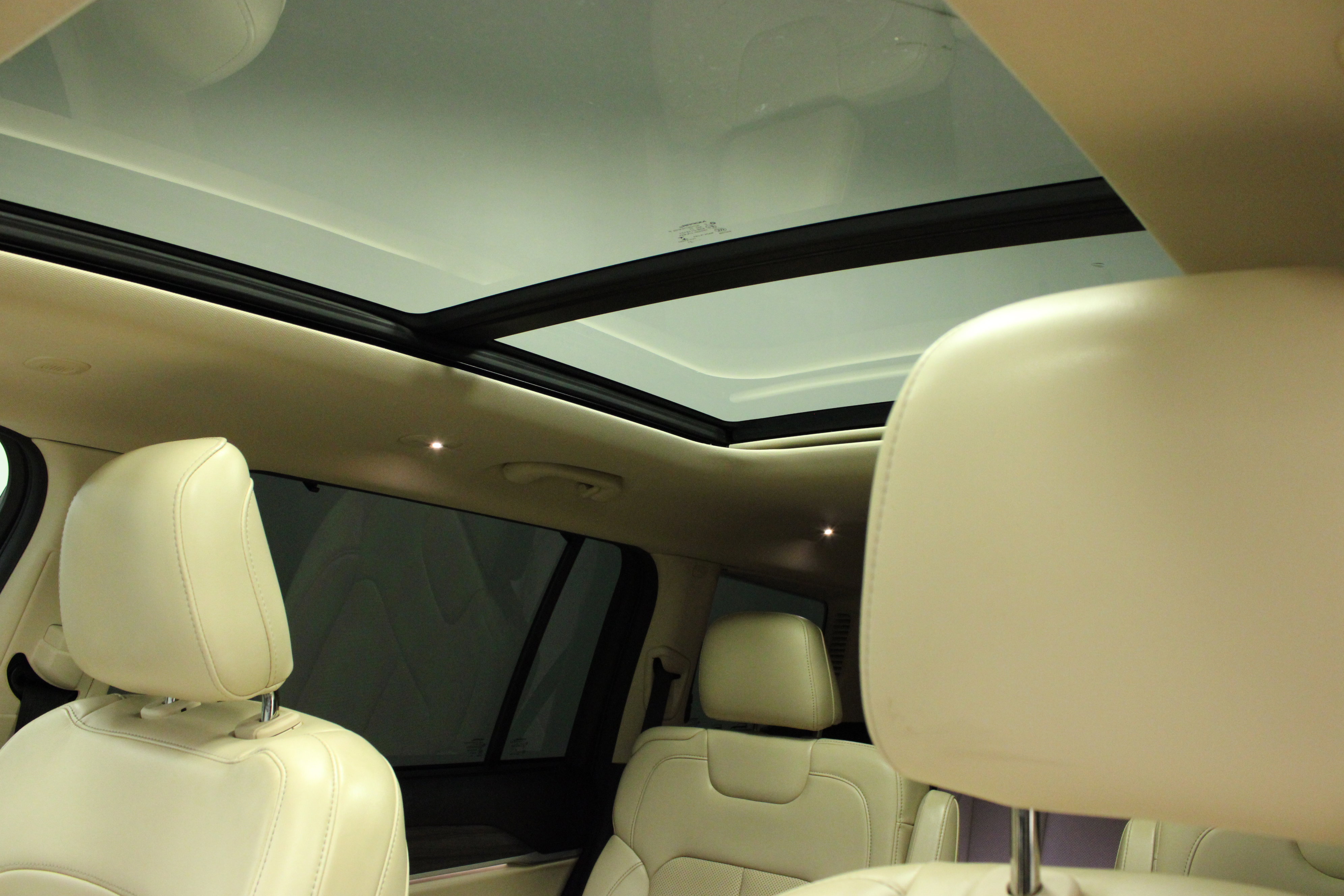 Used 2021 Jeep Grand Cherokee L Limited w/ Luxury Tech Group II image 10