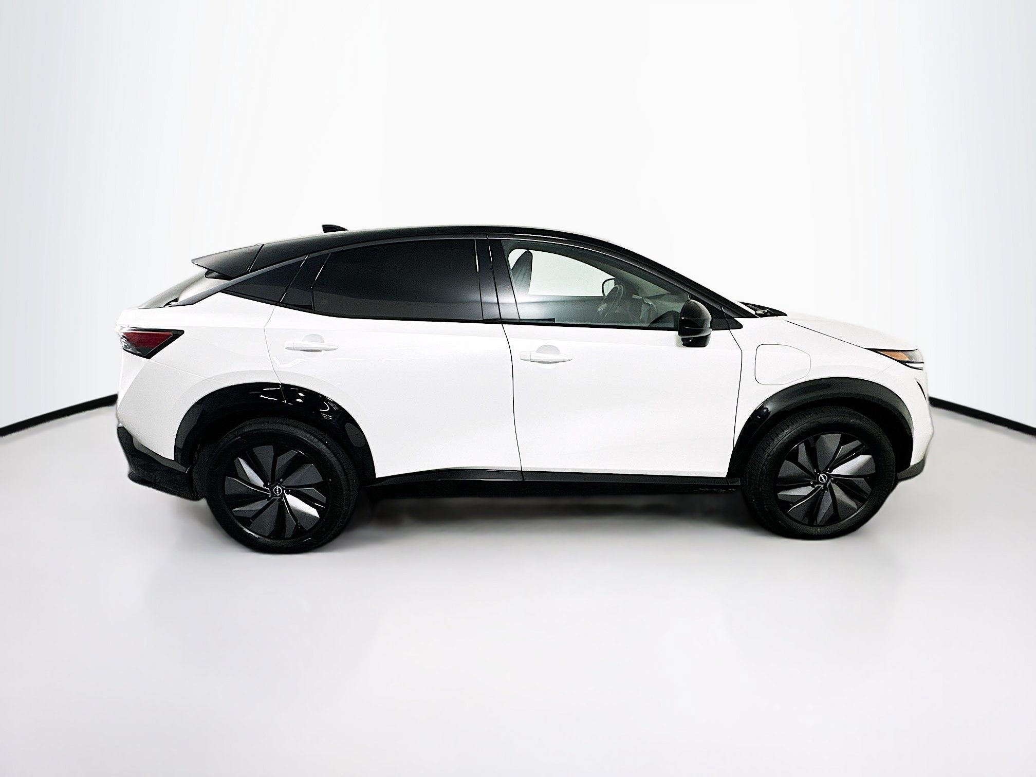 Used 2024 Nissan Ariya AWD image 10
