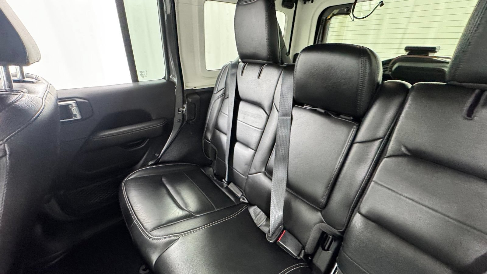 Used 2020 Jeep Wrangler Unlimited Sahara AWD/4WD image 14