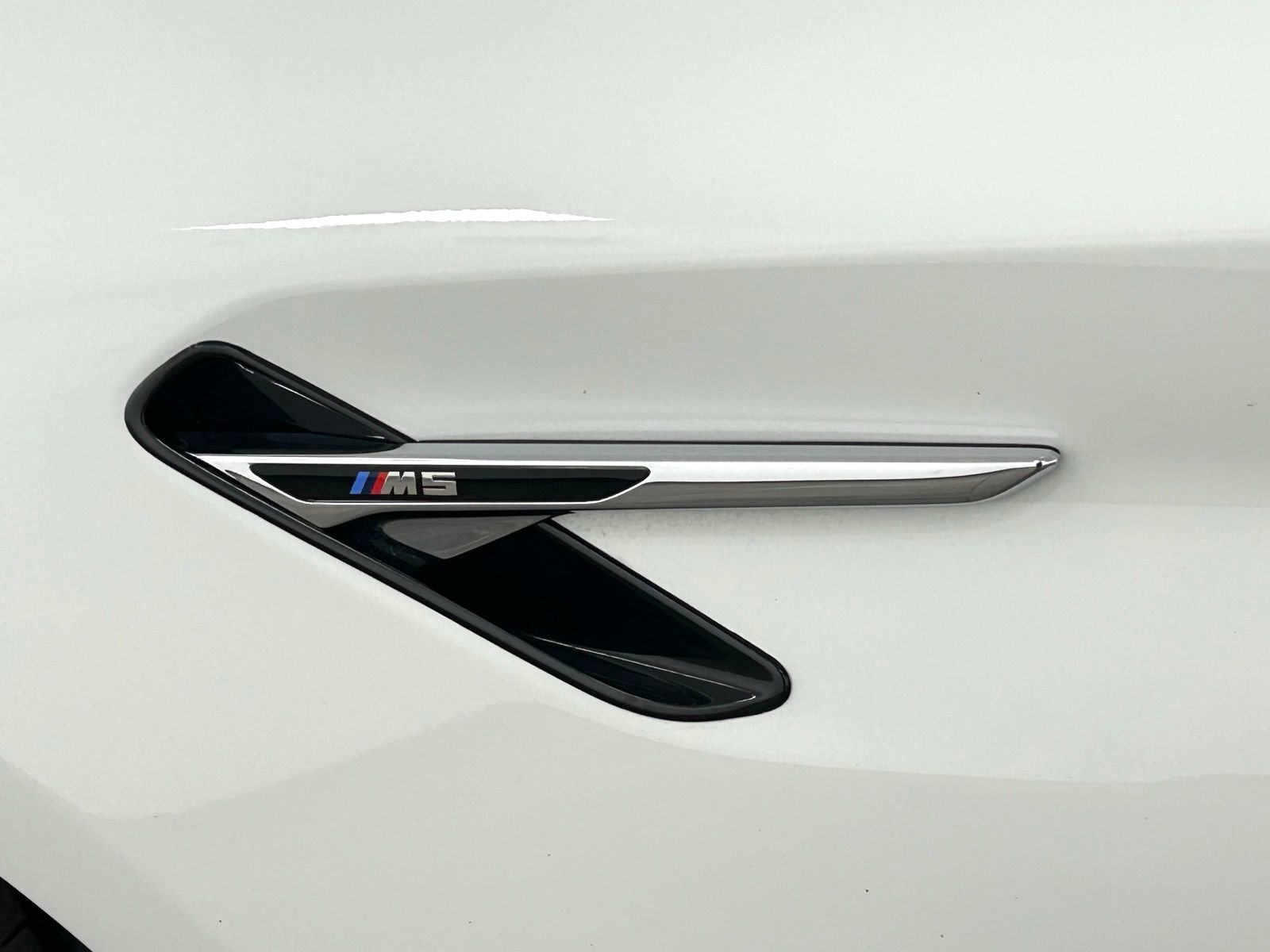 Used 2023 BMW M5 w/ Executive Package AWD/4WD image 4