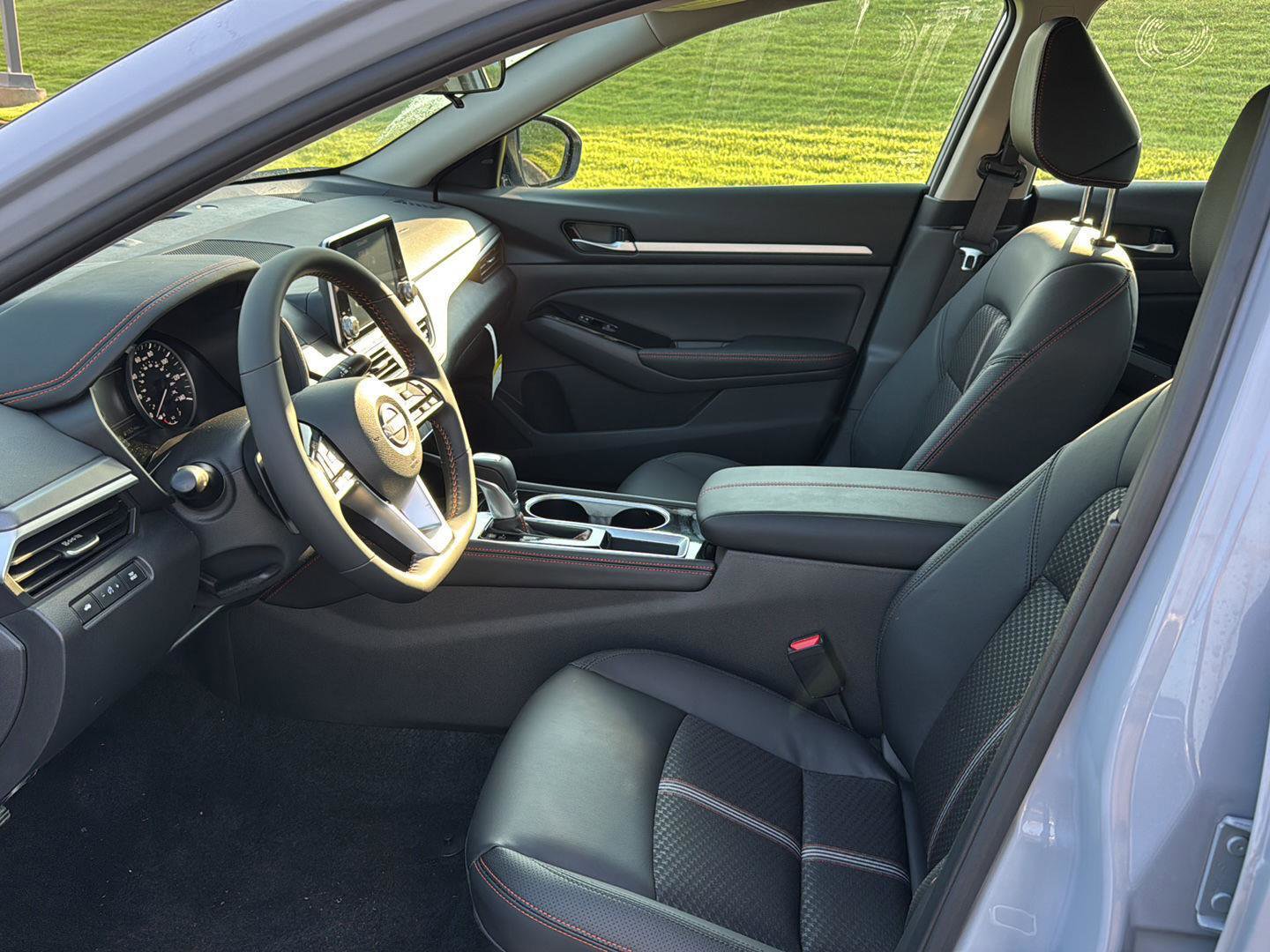 New 2025 Nissan Altima 2.5 SR image 8