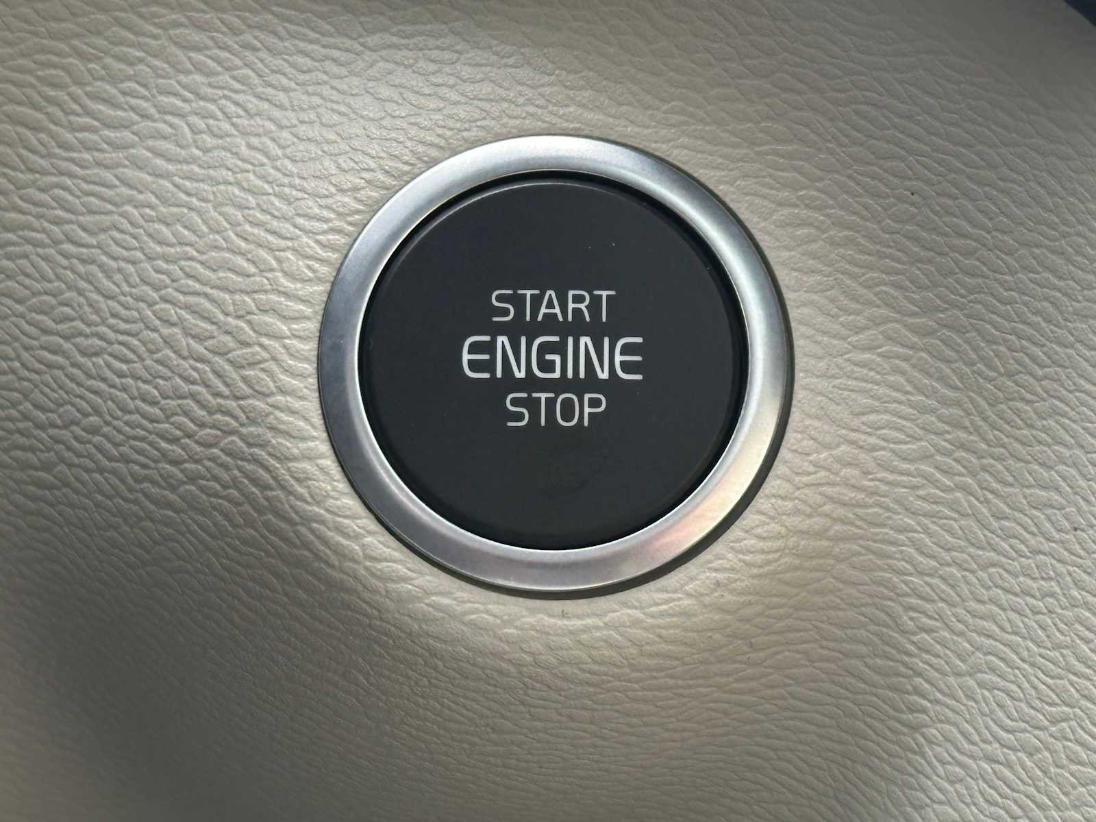 Certified 2023 Volvo XC40 B5 Plus w/ Protection Package Premier AWD/4WD image 33