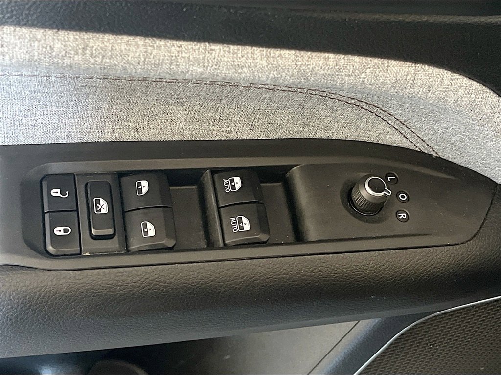 Used 2023 Jeep Compass Latitude image 17