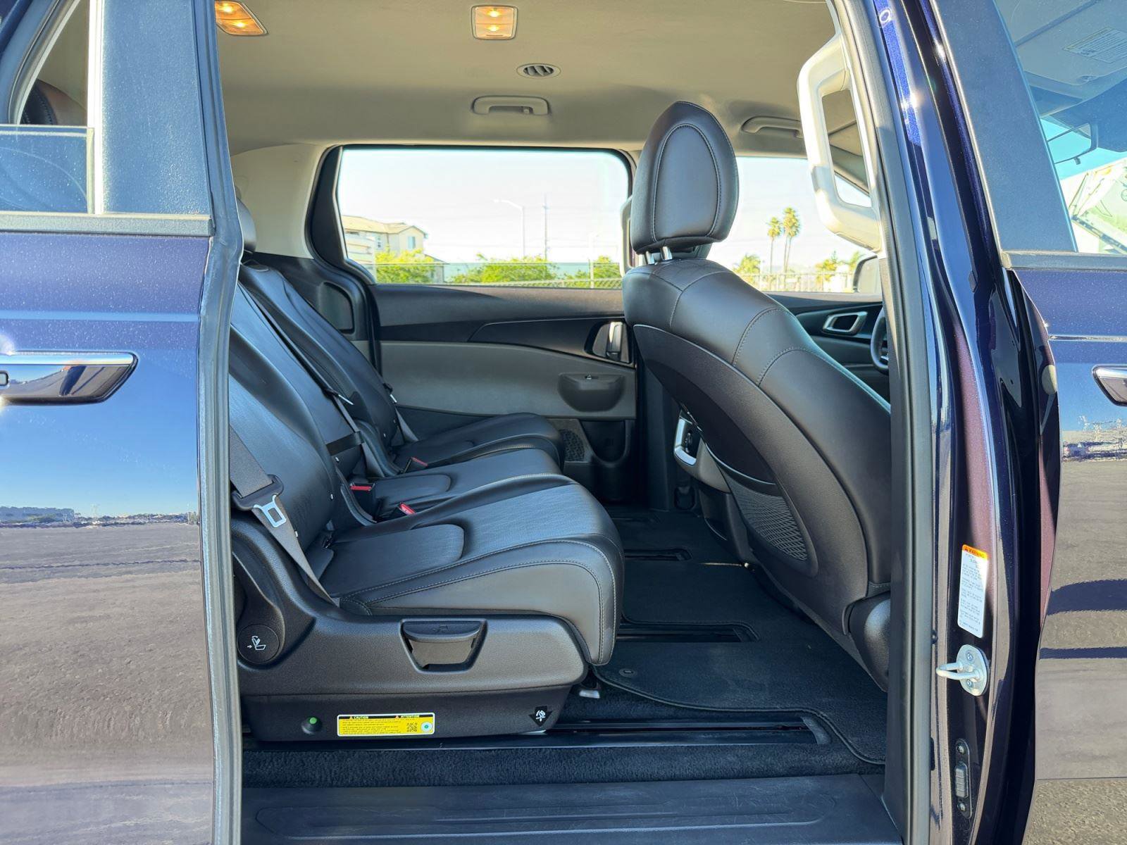 Used 2025 Kia Carnival image 18